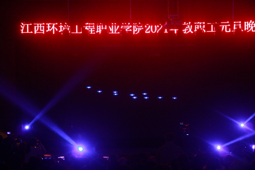 1无人机飞行编队表演.jpg