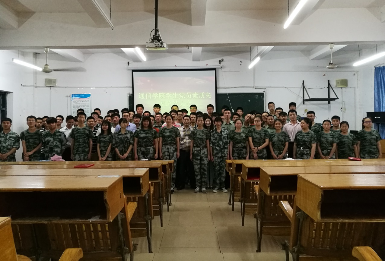 6a2905a01ffe7b6d6bf62a251f08b131.jpg 物联网专业学生作品参加软件交会.jpg