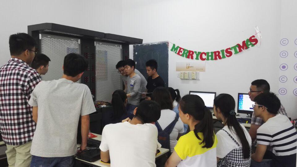 e814ed369b006af1b05ac01cfb9bd973.jpg 物联网专业学生作品参加软件交会.jpg