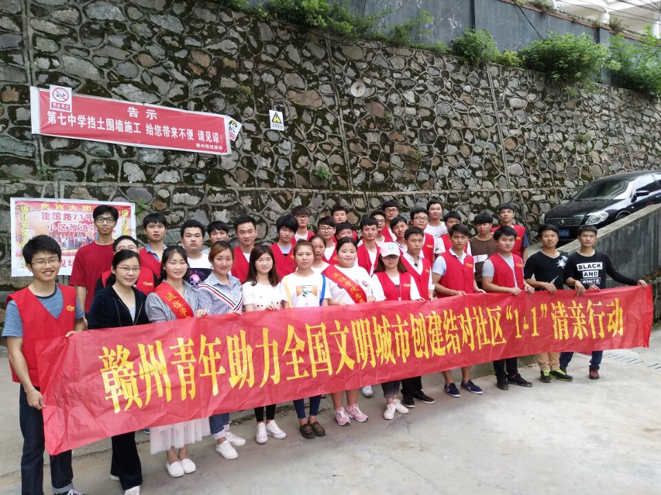6d7cdf46c67dee73f6d0dae0d8769aab.jpg 物联网专业学生作品参加软件交会.jpg