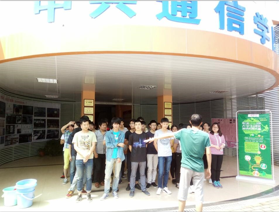 9f7284440accd18dfb0f85b4130891c1.jpg 物联网专业学生作品参加软件交会.jpg