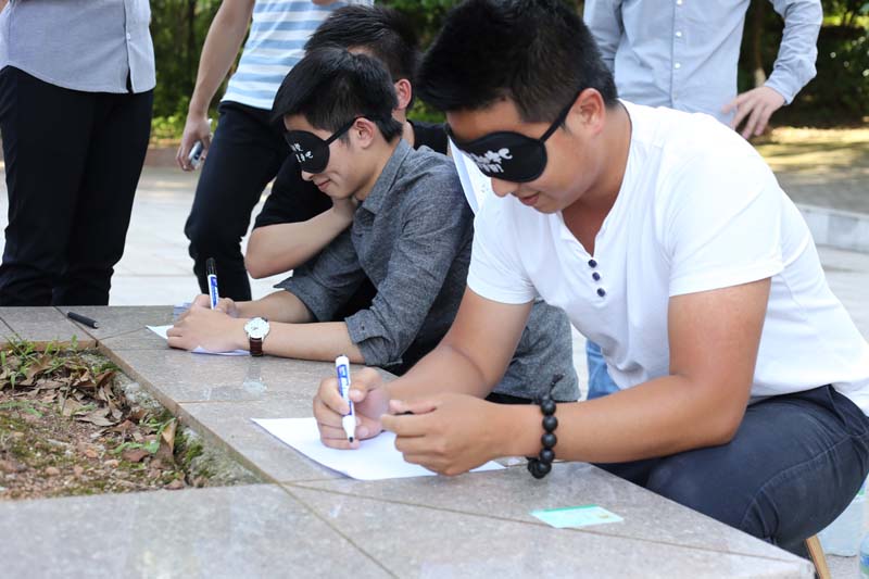 aa96be7a9b91dfc8731a95ae7971024a.jpg 物联网专业学生作品参加软件交会.jpg
