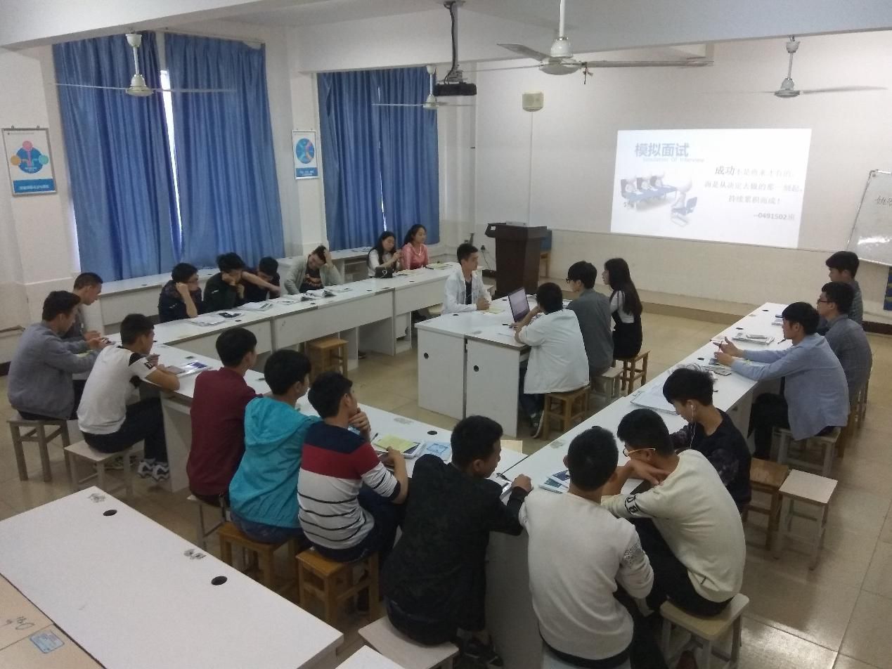 c4eb475c288196caa48c62f311630e43.jpg 物联网专业学生作品参加软件交会.jpg
