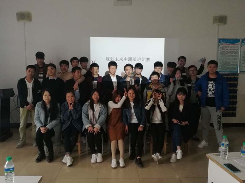 d824aede70523800588a93c7631876b1.jpg 物联网专业学生作品参加软件交会.jpg