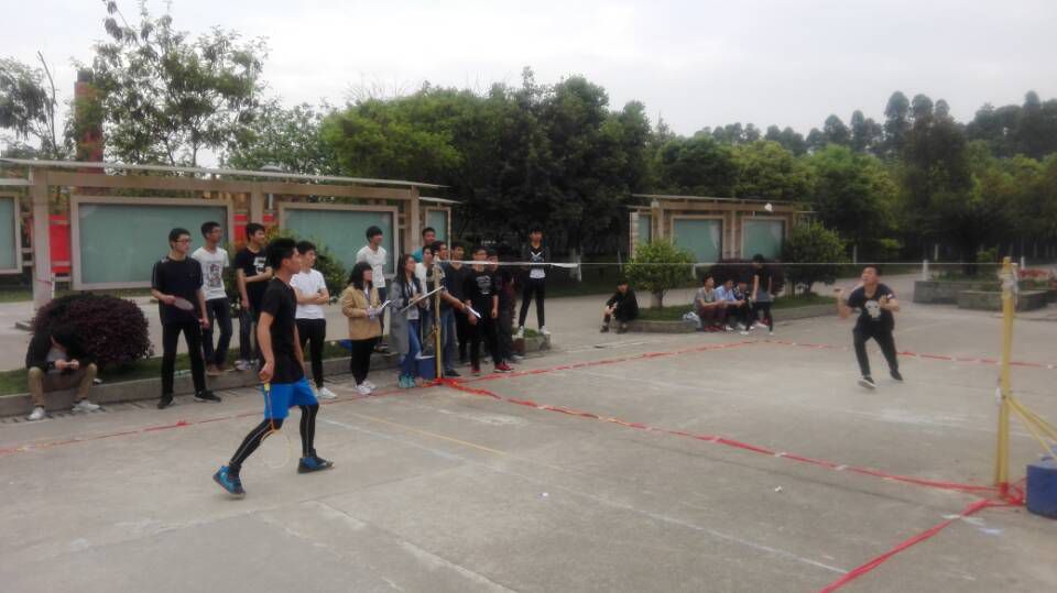 d8d06622f5220cdcc3367bb7b7199563.jpg 物联网专业学生作品参加软件交会.jpg
