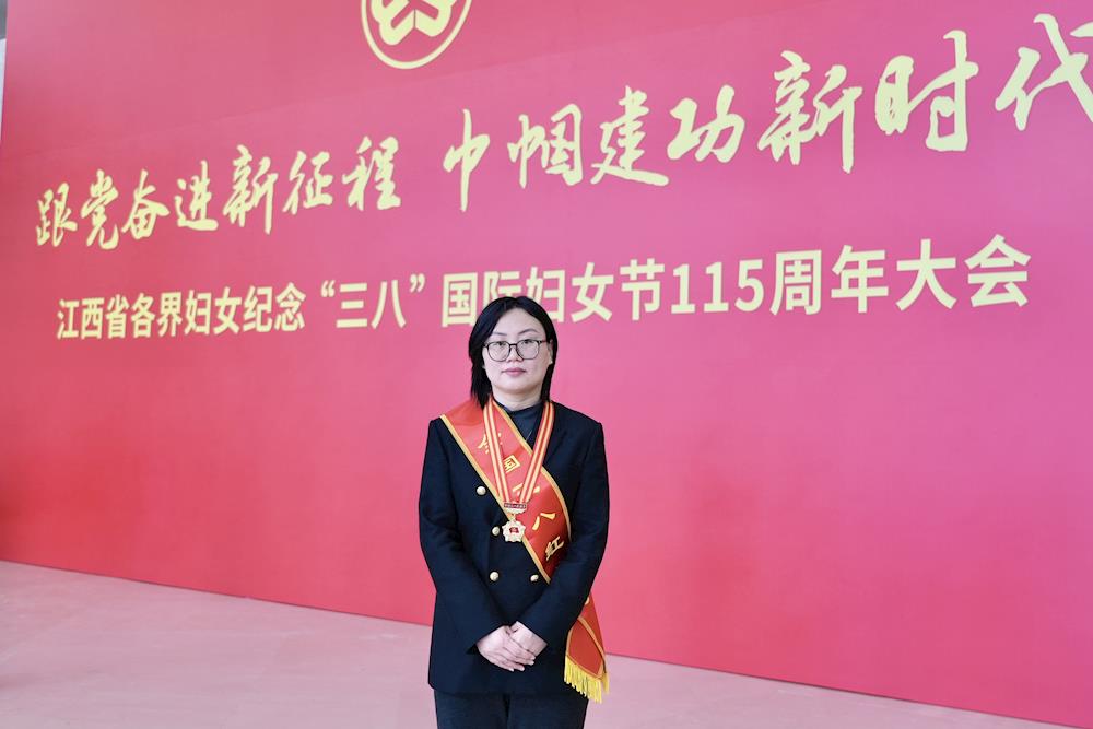 祝贺！教师张付花荣获“全国三八红旗手”称号_学院要闻_学院要闻_江西环境工程职业学院