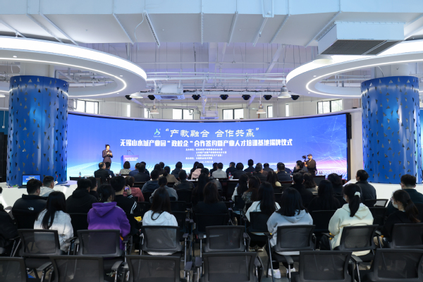 1活动现场.jpg 1活动现场.jpg