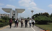 学院领导看望在信华精机有限公司工学交替的学生并进行调研