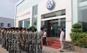 “师兄师姐，等我们……”汽车学院开展新生参观4S店入学教育活动