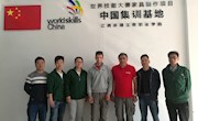 意大利世赛金牌专家巴赫曼来我院指导世赛家具项目集训