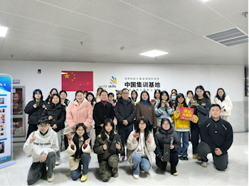 木绽芳华，镌刻她力量——家具学院开展“三八”妇女节主题活动