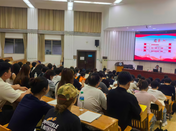 党委委员、副院长吉登星为现代家居学院入党积极分子讲授专题党课