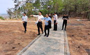 党委书记肖忠优赴中草药栽培基地调研