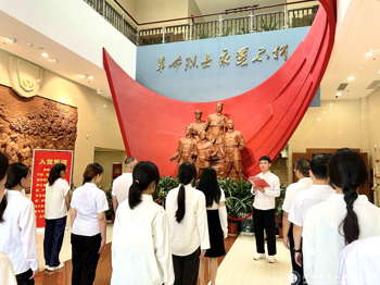 “致敬先烈铸忠魂，誓言铮铮启新程”  ——林业学院开展瞻仰烈士纪念馆暨新党员入党宣誓活动