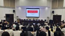 校党委委员吉登星为旅游与外语学院师生宣讲党的二十大和两会精神