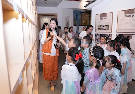 旅游与外语学院开展“传承茶韵文化 共育时代新苗”活动