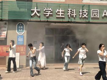 以练筑防，警钟长鸣｜旅游与商贸学院开展消防应急疏散演练活动