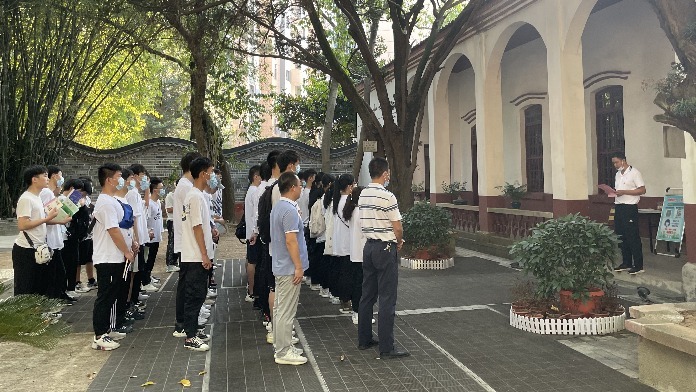 江西环境工程职业学院举行烈士纪念日活动