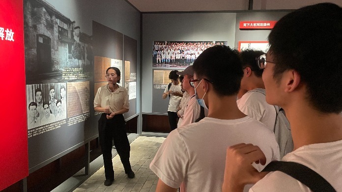 江西环境工程职业学院举行烈士纪念日活动