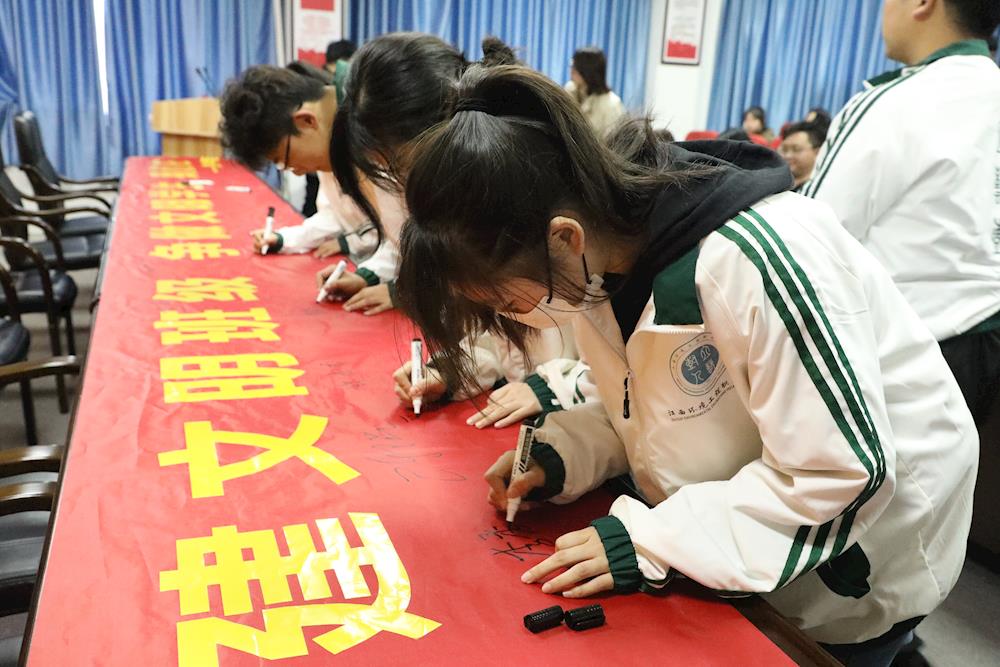 a3e0a1a47de64b4a87314805a4cd7014.jpg a3e0a1a47de64b4a87314805a4cd7014.jpg