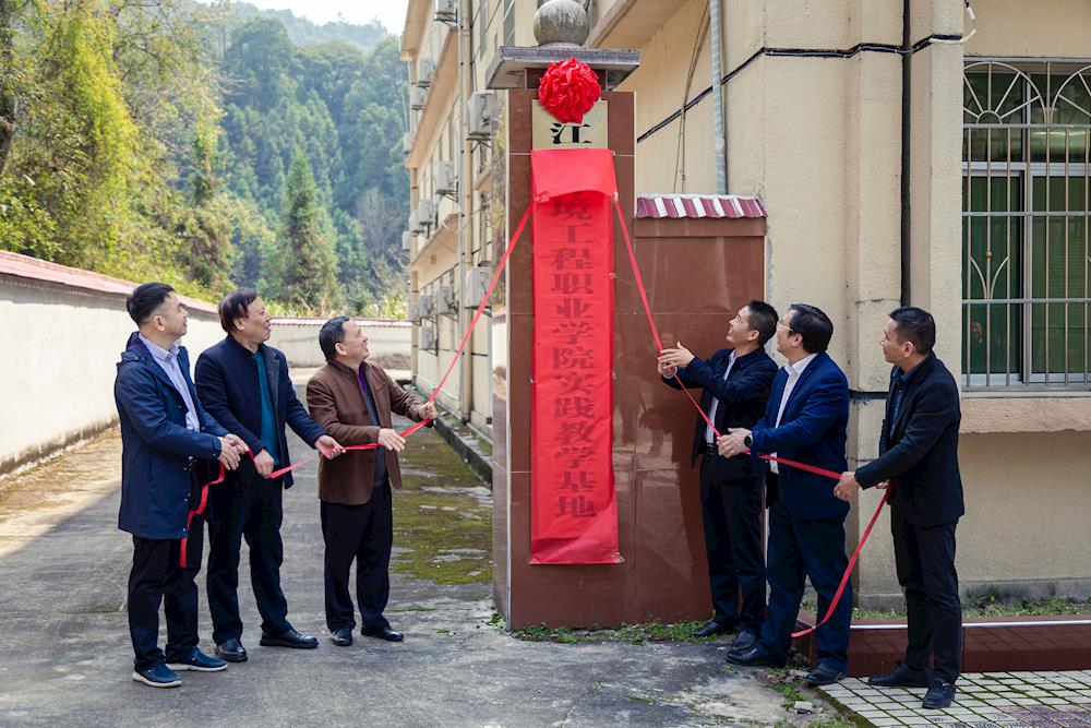 ab11ec80692244c79b091618394fcd17.jpg ab11ec80692244c79b091618394fcd17.jpg