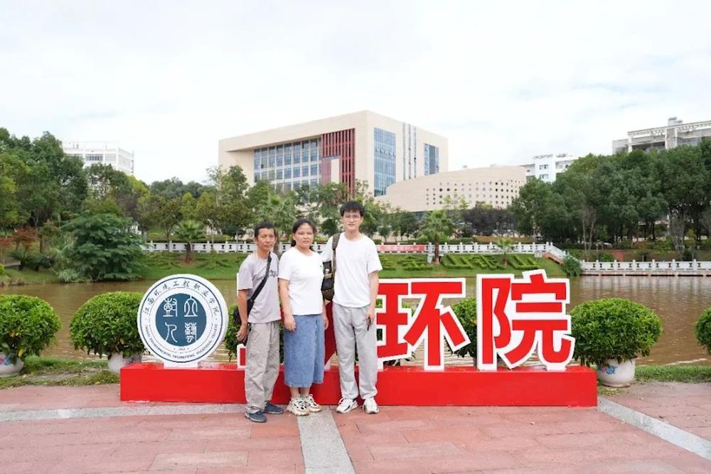 8f5c264e9c7b4366ab14357c060f1bc9.jpg 8f5c264e9c7b4366ab14357c060f1bc9.jpg