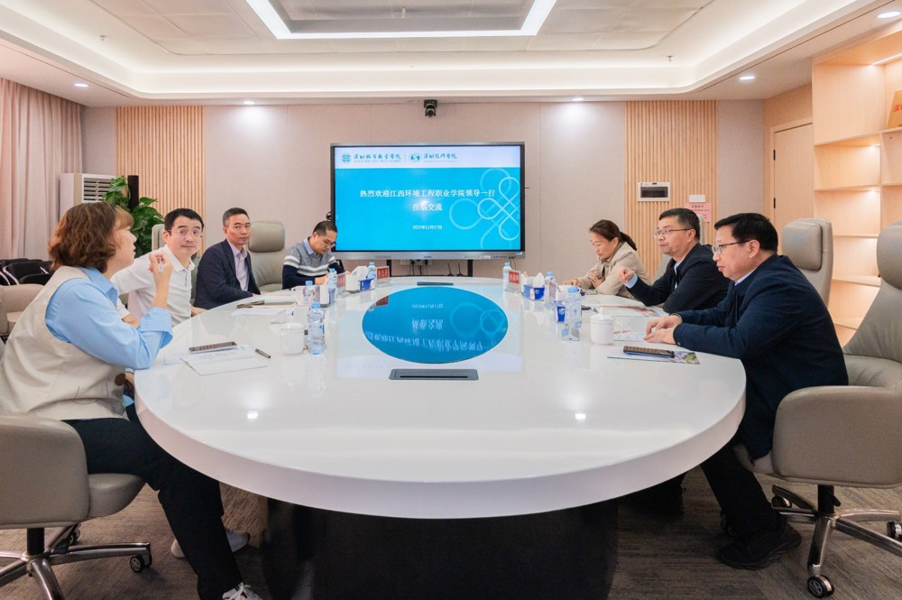 配图：到深圳城市职业学院推进校校合作