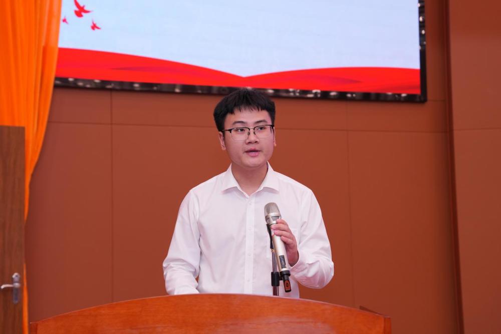 优秀毕业生代表（李海峰，现代林业学院林业技术）