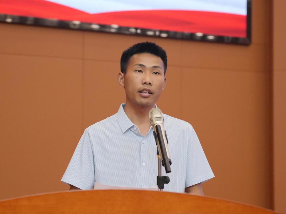 校友代表（曾昭镇)