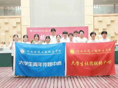 我院开展“根植红土・匠心筑梦”第二课堂实践育人成果展观赏活动